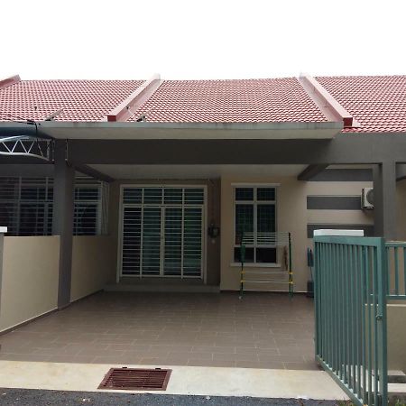 Z&M Homestay Jertih Buitenkant foto