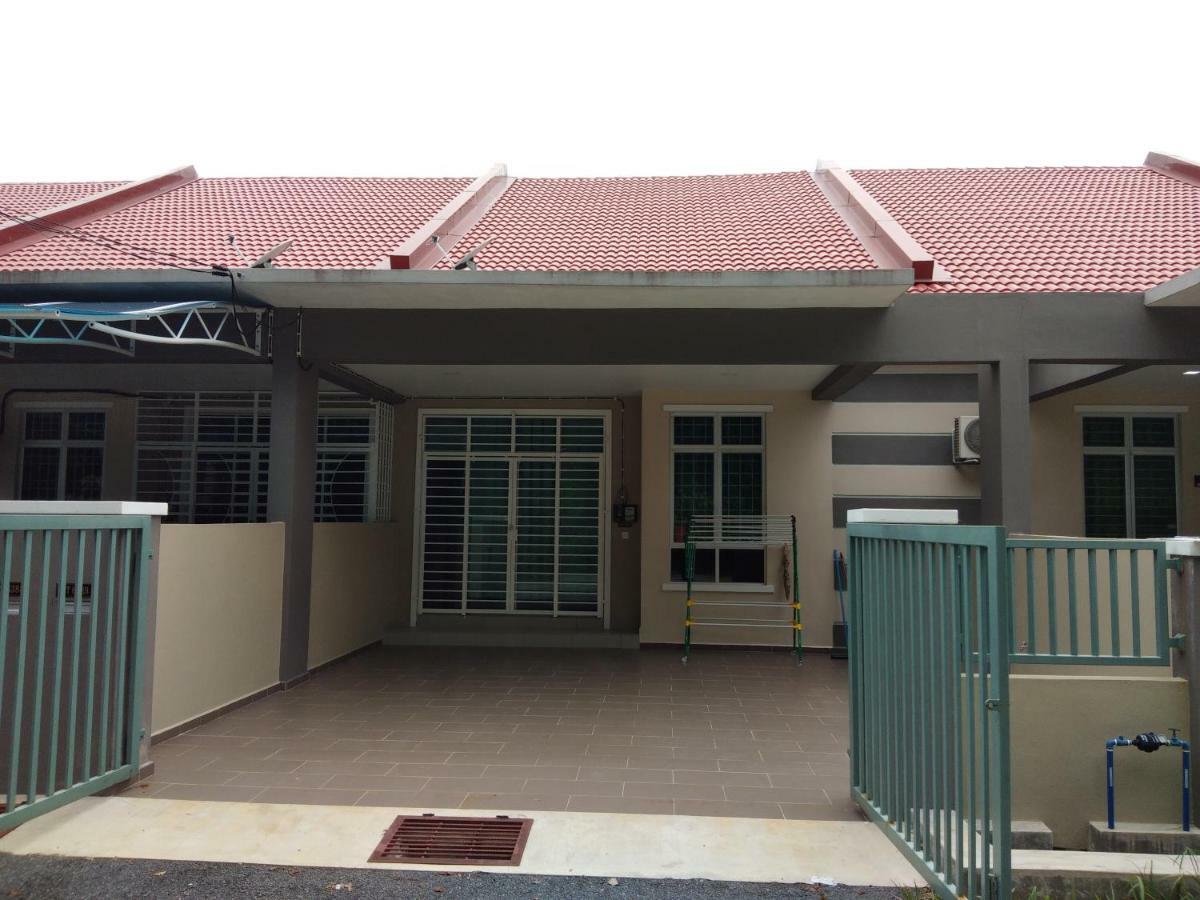 Z&M Homestay Jertih Buitenkant foto