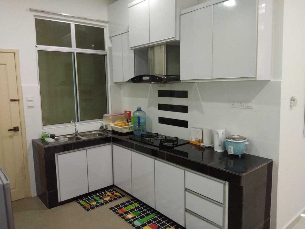 Z&M Homestay Jertih Buitenkant foto
