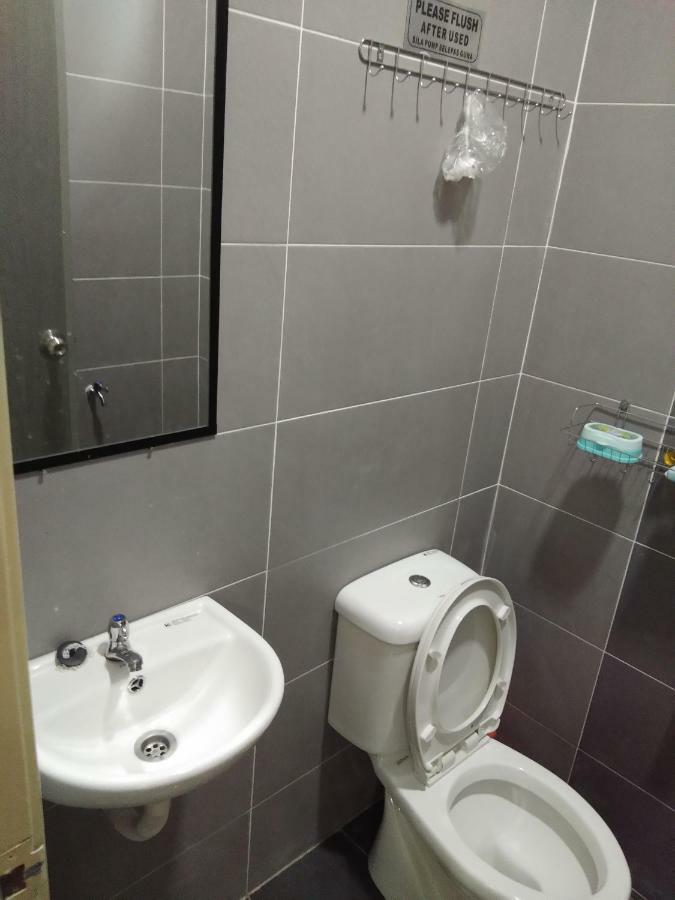 Z&M Homestay Jertih Buitenkant foto